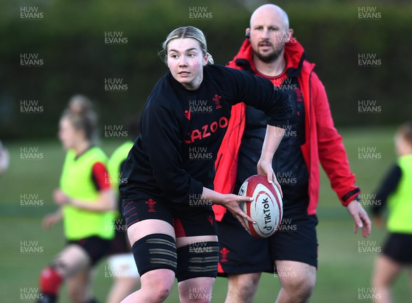 250422 - Wales Women Rugby Training - Liliana Podpadec during training