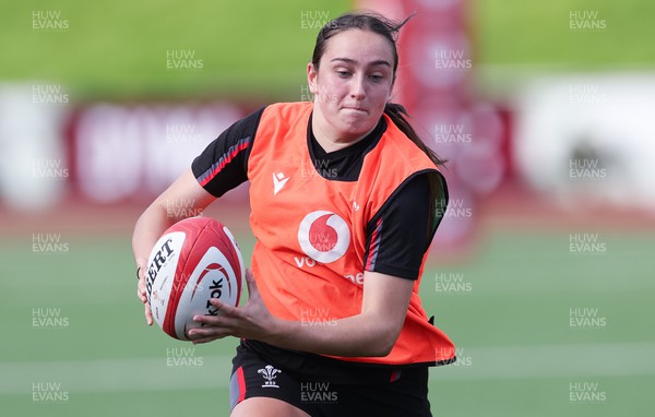 250923 - Wales Women Training Camp, North Wales - Nel Metcalfe during a units training session at Stadium CSM in north Wales