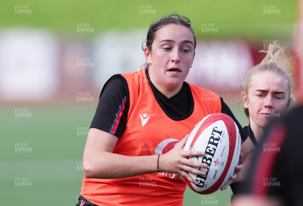 250923 - Wales Women Training Camp, North Wales - Nel Metcalfe during a units training session at Stadium CSM in north Wales