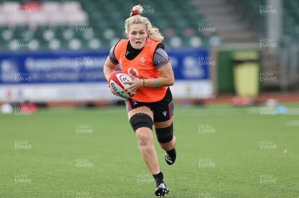 260923 - Wales Women Rugby Training Session - Alex Callender during a training session at Stadium CSM, north Wales