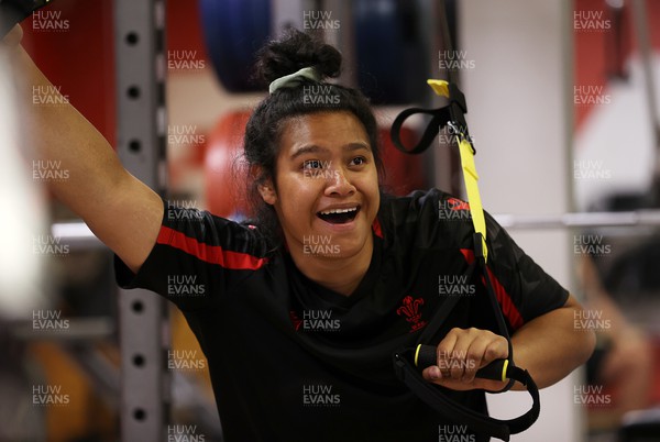 260722 - Wales Women Rugby Training - Sisilia Tuipulotu during training