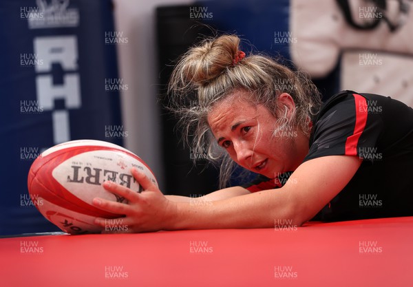 260722 - Wales Women Rugby Training - Elinor Snowsill during training