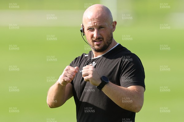 280823 - Wales Women Training Session - Mike Hill during training session