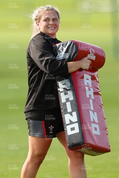 280823 - Wales Women Training Session - Hannah Bluck during training session