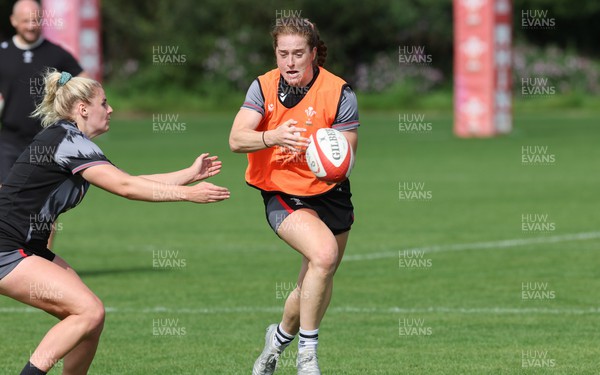 280823 - Wales Women Training Session - Lisa Neumann takes on Carys Williams-Morris during training session
