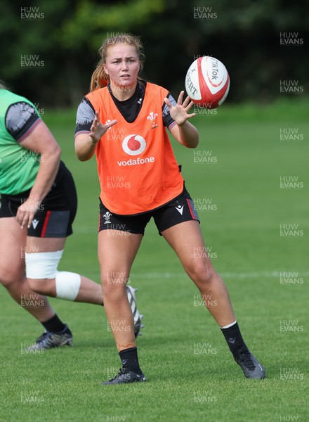 280823 - Wales Women Training Session - Niamh Terry during training session