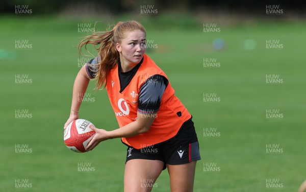 280823 - Wales Women Training Session - Niamh Terry during training session