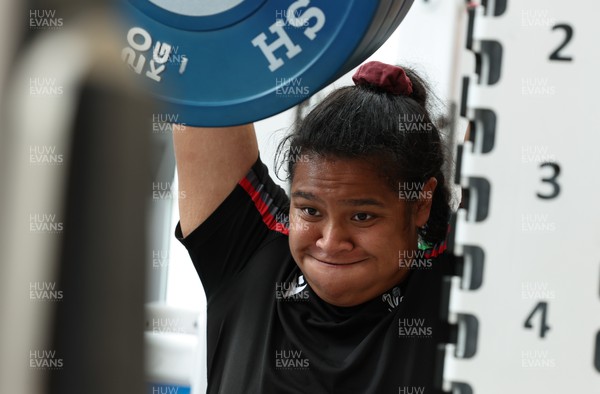 280823 - Wales Women Training Session - Sisilia Tuipulotu during gym session