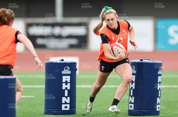 280923 - Wales Women Rugby Training Session - Hannah Jones during a training session ahead of the match against USA at Stadium CSM