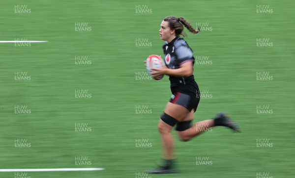 280923 - Wales Women Rugby Training Session - Bryonie King breaks away during a training session ahead of the match against USA at Stadium CSM