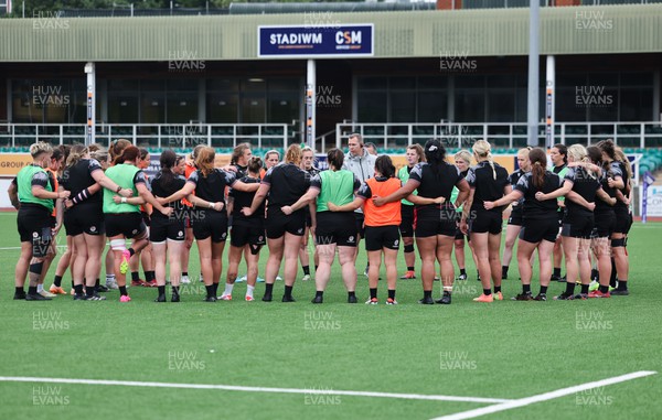 280923 - Wales Women Rugby Training Session - The Wales team huddle together during a training session ahead of the match against USA at Stadium CSM