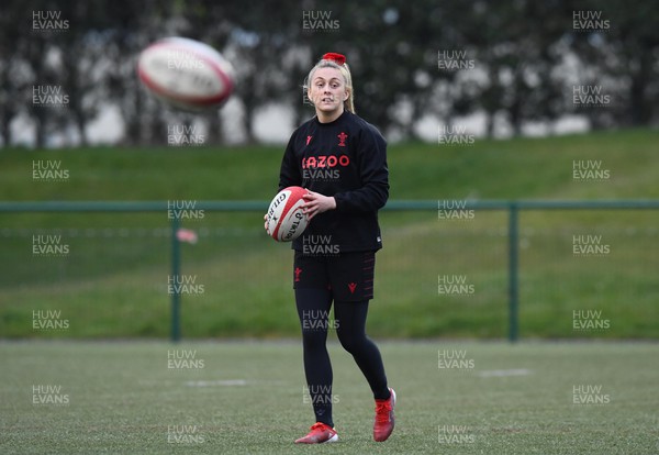 290322 - Wales Women Rugby Training - Hannah Jones during training