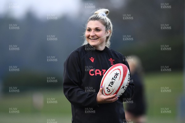 290322 - Wales Women Rugby Training - Lowri Norkett during training