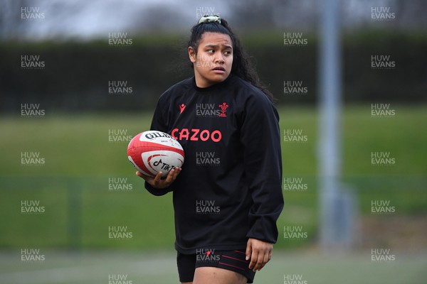 290322 - Wales Women Rugby Training - Sisilia Tuipulotu during training