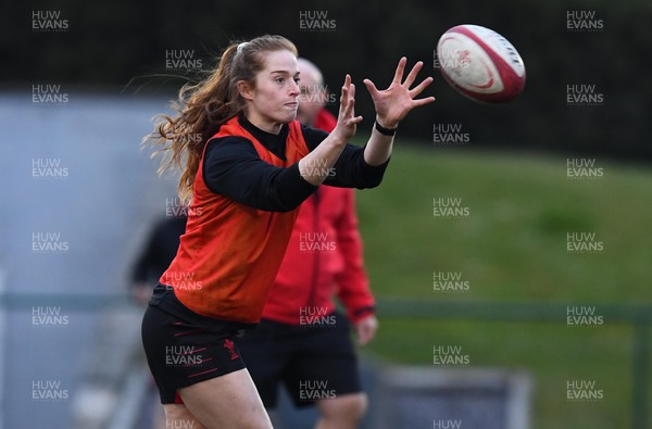 290322 - Wales Women Rugby Training - Lisa Neumann during training