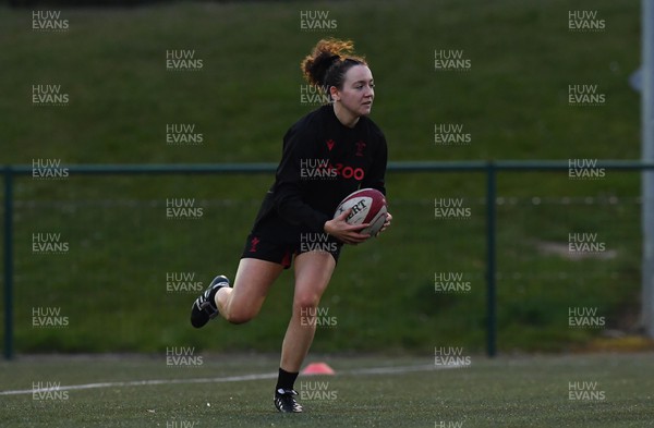 290322 - Wales Women Rugby Training - Emma Hennessy during training