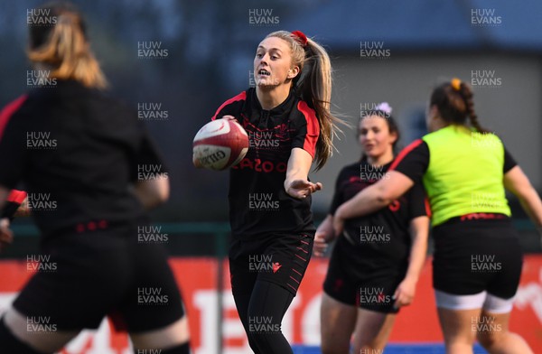 290322 - Wales Women Rugby Training - Hannah Jones during training