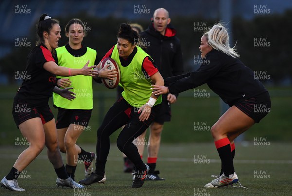 290322 - Wales Women Rugby Training - Gemma Rowland during training