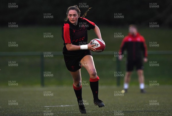 290322 - Wales Women Rugby Training - Caitlin Lewis during training