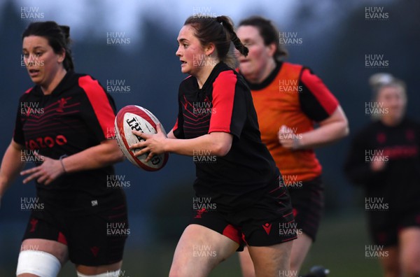 290322 - Wales Women Rugby Training - Caitlin Lewis during training