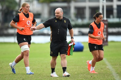 290725 - Wales Women Rugby Training at The Southport School - Sean Lynn, Wales Women head coach, with Tilly Vucaj and Meg Davies during a Wales Women’s rugby training session ahead of the second test against Australia