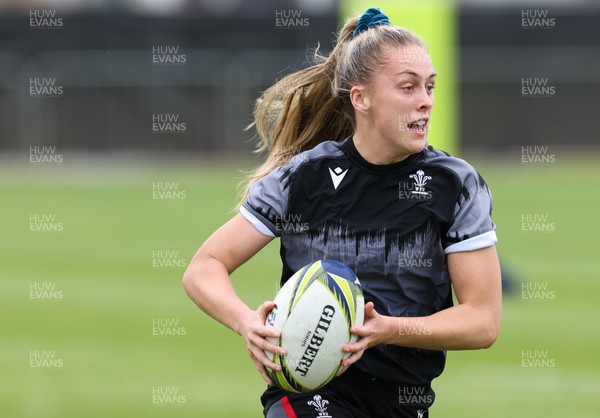 121022 - Wales Women Rugby Training Session - Wales’ Hannah Jones during a training session ahead of their Women’s Rugby World Cup match against New Zealand