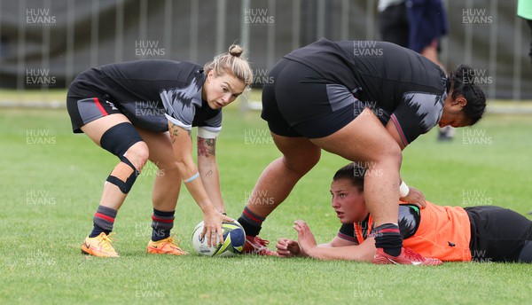 121022 - Wales Women Rugby Training Session - Wales’ Gwenllian Pyrs makes the ball available for Keira Bevan during a training session ahead of their Women’s Rugby World Cup match against New Zealand