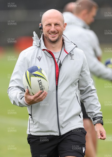 141022 - Wales Women Rugby Training Session - Wales forwards coach Mike Hill during training ahead of the Women’s Rugby World Cup match against New Zealand