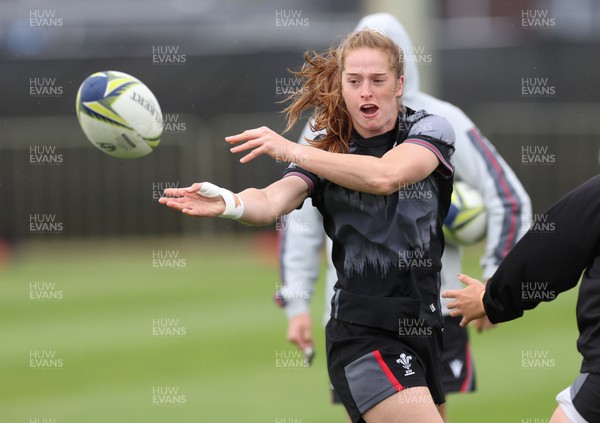 141022 - Wales Women Rugby Training Session - Wales’ Lisa Neumann during training ahead of the Women’s Rugby World Cup match against New Zealand