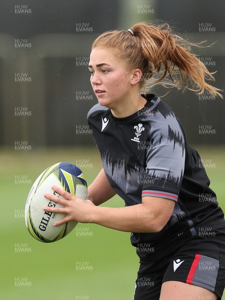 141022 - Wales Women Rugby Training Session - Wales’ Niamh Terry during training ahead of the Women’s Rugby World Cup match against New Zealand