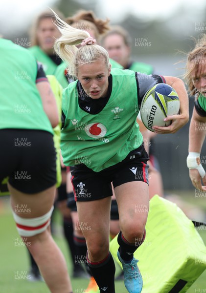 141022 - Wales Women Rugby Training Session - Wales’ Megan Webb during training ahead of the Women’s Rugby World Cup match against New Zealand