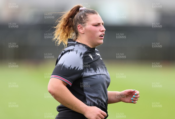 141022 - Wales Women Rugby Training Session - Wales’ Gwenllian Pyrs during training ahead of the Women’s Rugby World Cup match against New Zealand