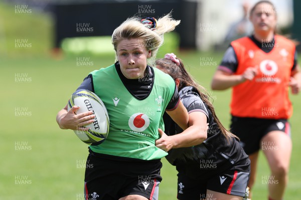 191022 - Wales Women Rugby Training Session - Wales’s Alex Callender breaks during training ahead of their Women’s Rugby World Cup match against Australia
