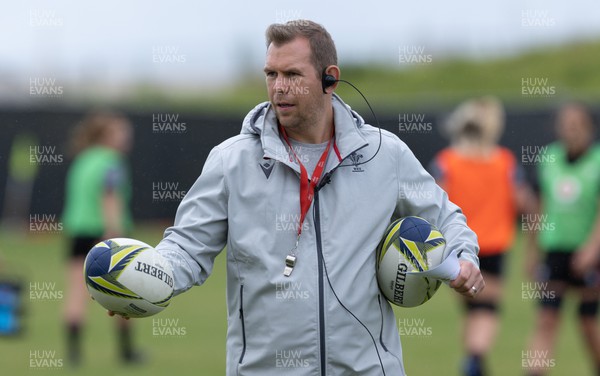 201022 - Wales Women Rugby Training Session - Wales’ head coach Ioan Cunningham during training ahead of their Women’s Rugby World Cup match against Australia