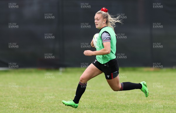 201022 - Wales Women Rugby Training Session - Wales’ Hannah Jones during training ahead of their Women’s Rugby World Cup match against Australia