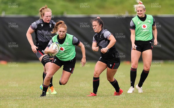 201022 - Wales Women Rugby Training Session - Wales’ Niamh Terry during training ahead of their Women’s Rugby World Cup match against Australia