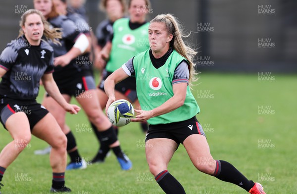 251022 - Wales Women Rugby Training Session - Hannah Jones of Wales during training ahead of the Women’s Rugby World Cup Quarter Final against New Zealand