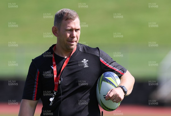 270922 - Wales Women Rugby Training Session - Wales’ head coach Ioan Cunningham during training ahead of the start of the Women’s Rugby World Cup