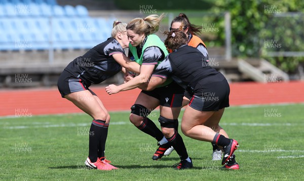 270922 - Wales Women Rugby Training Session - Wales’ Gwen Crabb during training ahead of the start of the Women’s Rugby World Cup