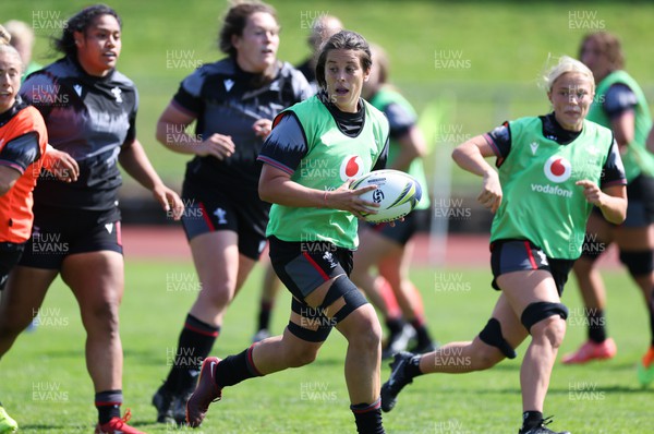 270922 - Wales Women Rugby Training Session - Wales’ Sioned Harries breaks away during training ahead of the start of the Women’s Rugby World Cup