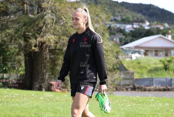 271022 - Wales Women Rugby Training Session - Hannah Jones of Wales walks out for a training ahead of the Women’s Rugby World Cup Quarter Final against New Zealand