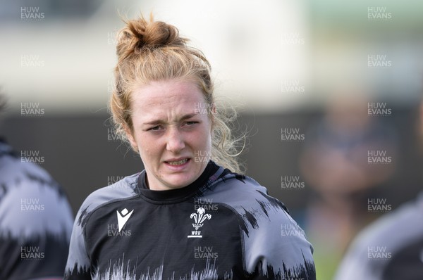 271022 - Wales Women Rugby Training Session - Abbie Fleming of Wales during a training session ahead of the Women’s Rugby World Cup Quarter Final against New Zealand