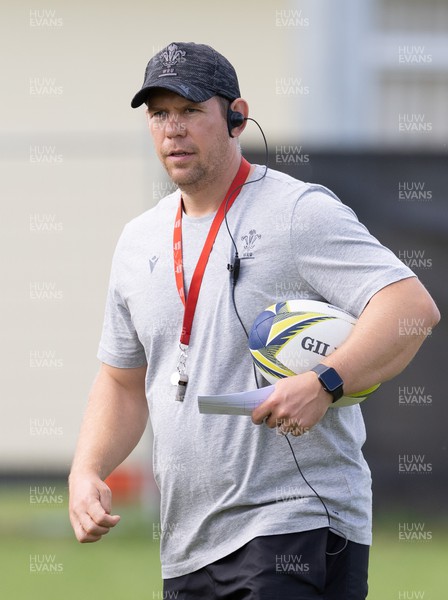 271022 - Wales Women Rugby Training Session - Wales head coach Ioan Cunningham during a training session ahead of the Women’s Rugby World Cup Quarter Final against New Zealand