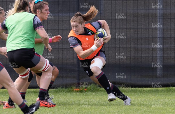 271022 - Wales Women Rugby Training Session - Lisa Neumann of Wales during a training session ahead of the Women’s Rugby World Cup Quarter Final against New Zealand