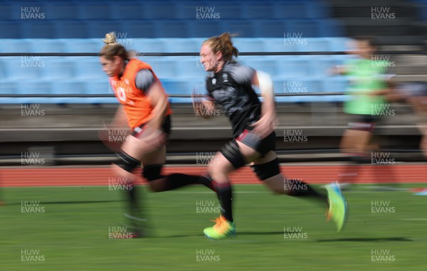 280922 - Wales Women Rugby Training Session - Wales team members warm up during a training session in Auckland ahead of the start of the Women’s Rugby World Cup