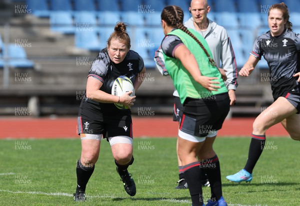 280922 - Wales Women Rugby Training Session -  during a training session in Auckland ahead of the start of the Women’s Rugby World Cup