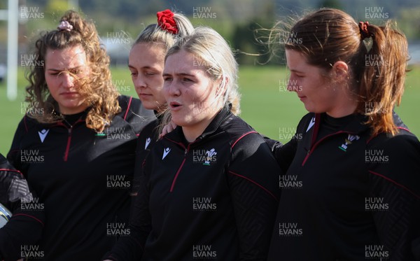 201023 - Walkthrough Session - Alex Callender speaks to her Wales team mates during a walkthrough ahead of their first WXV1 match against Canada