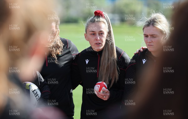 201023 - Walkthrough Session - Wales captain Hannah Jones speaks to her Wales team mates during a walkthrough ahead of their first WXV1 match against Canada