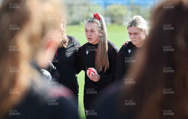 201023 - Walkthrough Session - Wales captain Hannah Jones speaks to her Wales team mates during a walkthrough ahead of their first WXV1 match against Canada