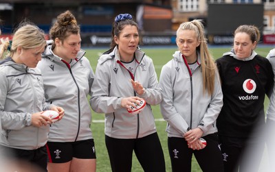 240323 - Wales Woman Rugby - Georgia Evans speaks to the team during Captains Walkthrough and kicking practice ahead of the opening Women’s 6 Nations match against Ireland